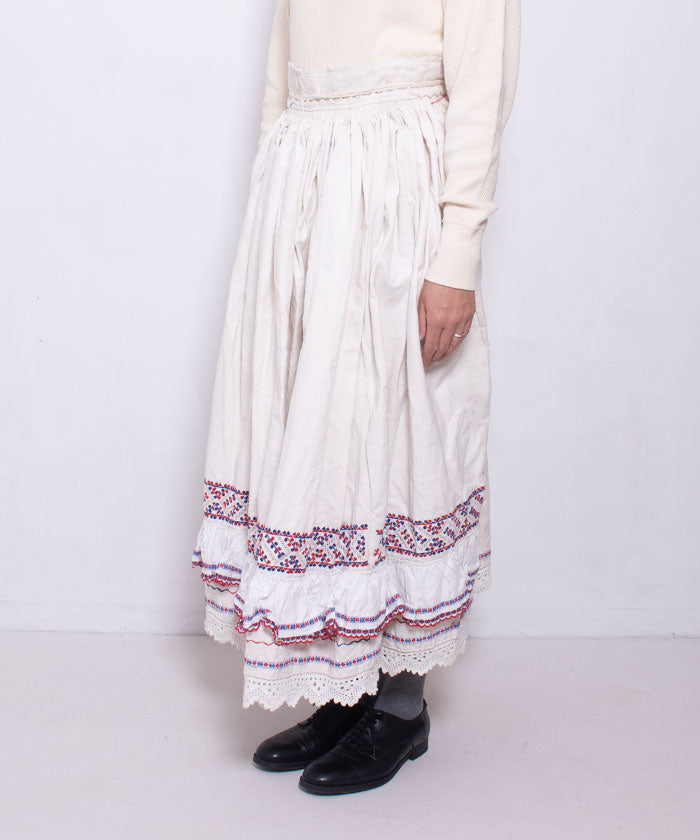 ANTIQUE ROMANIAN EMBROIDERY LINEN SKIRT / アンティーク ルーマニア