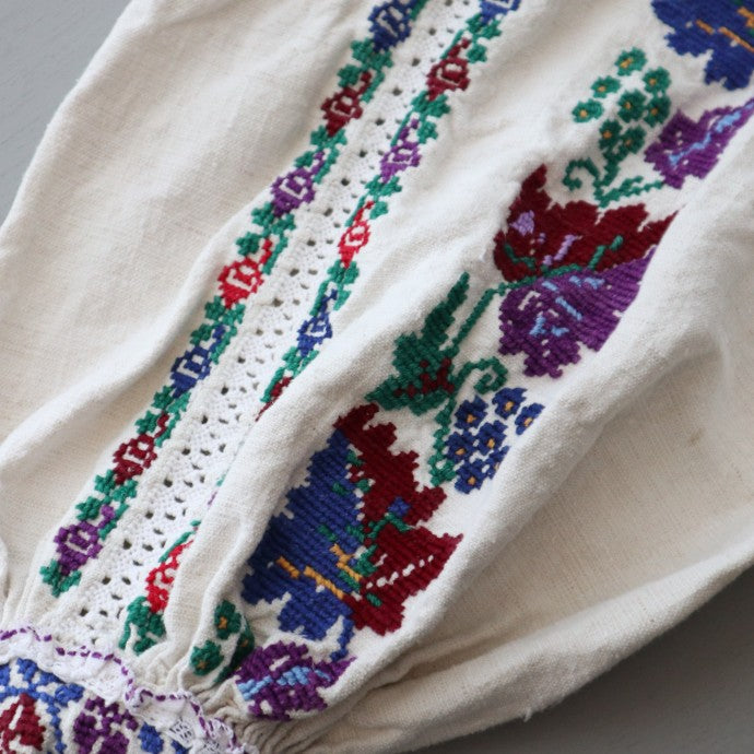 ANTIQUE ROMANIAN EMBROIDERY LINEN BLOUSE（アンティーク ルーマニアン刺繍 リネン ブラウス ）